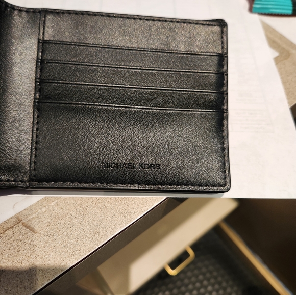 Michael Kors Wallet - Picture 1 of 6